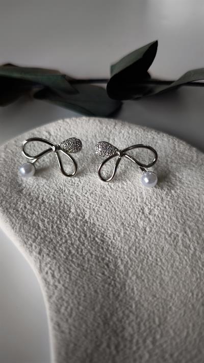 Zirkon Taş ve İnci Detaylı Fiyonk Küpe