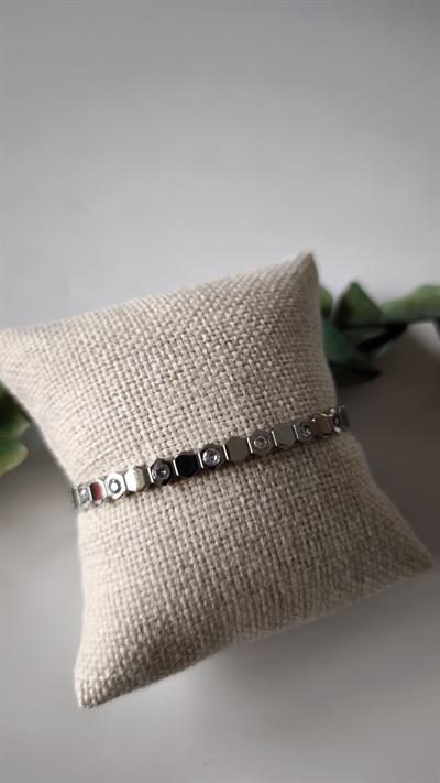 Zirkon Taşlı Detaylı Kelepçe Bileklik