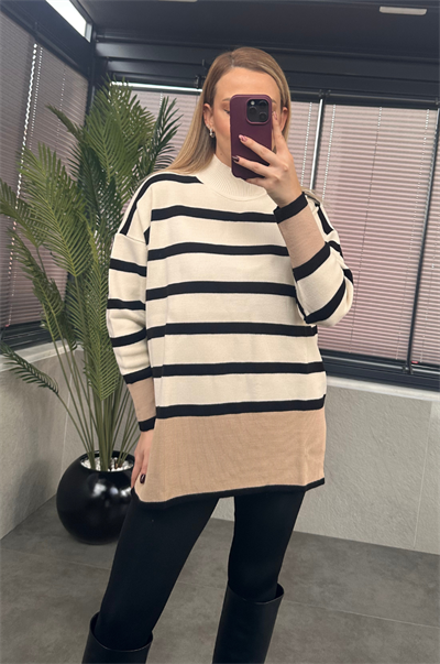 Çizgi Detaylı Boğazlı Krem Oversize Kazak
