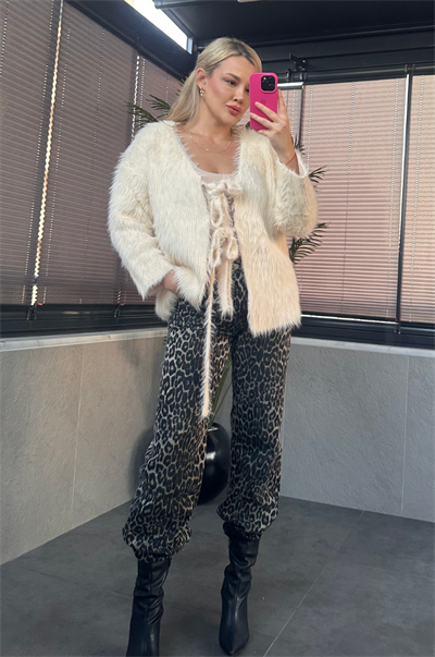 Ekru Marka Model Oversize Sakallı Hırka
