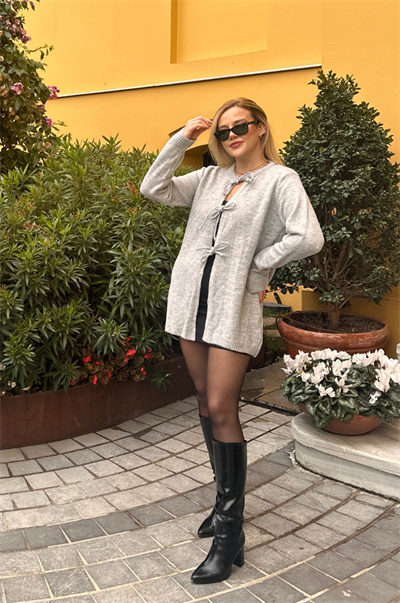 Gri Bağcık Detaylı Hırka