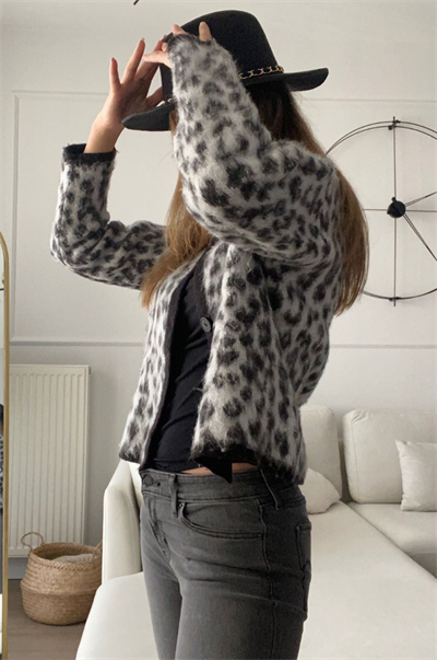 Gri Leopar Desenli Kısa Hırka