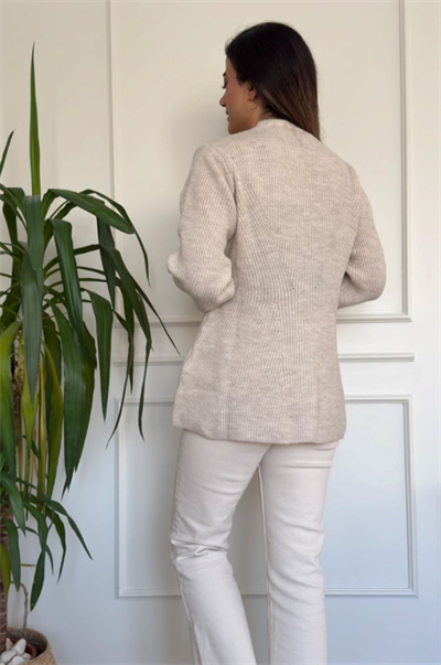 Krem Belden Oturmalı Düğmeli Yumoş Hırka