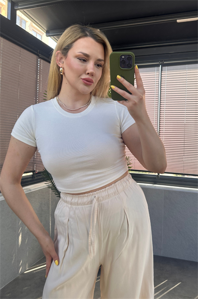 Krem Rengi Yarım Kollu Slim Basic Crop 