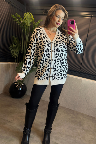 Leopar Desenli Beyaz Hırka