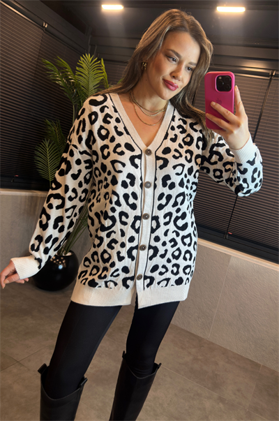 Leopar Desenli Beyaz Hırka