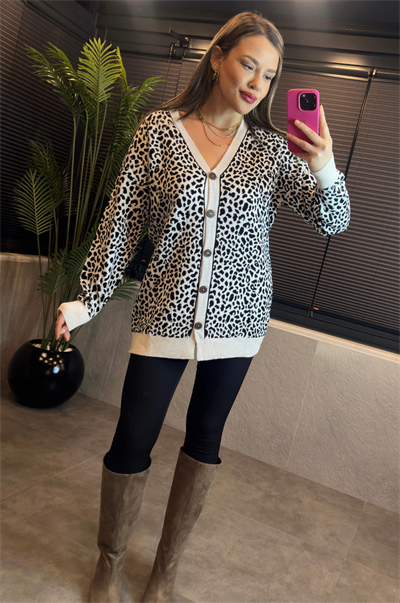 Leopar Desenli Beyaz Hırka
