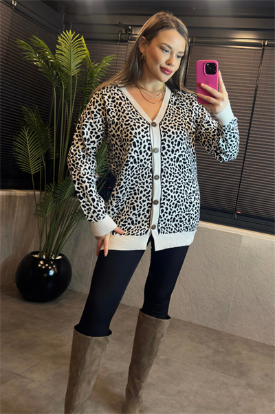 Leopar Desenli Beyaz Hırka