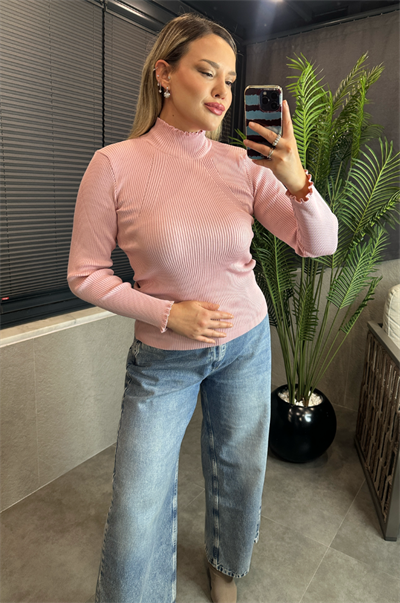 Pembe Boğazlı Kol Detaylı Triko