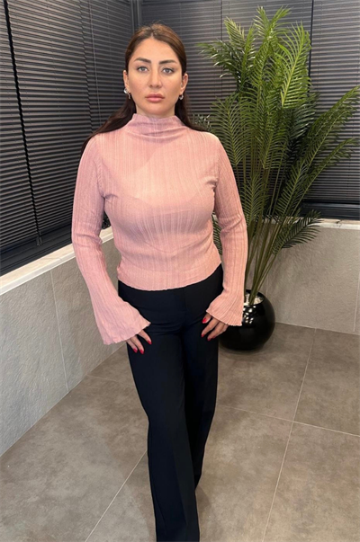 Pembe Volan Kollu Boğazlı Triko