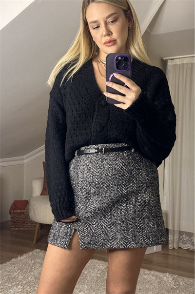 Siyah Delikli Örgü Model Hırka