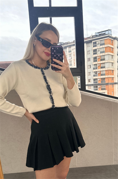 Tüvit Süslemeli Özel İşleme Düğmeli Ekru Hırka
