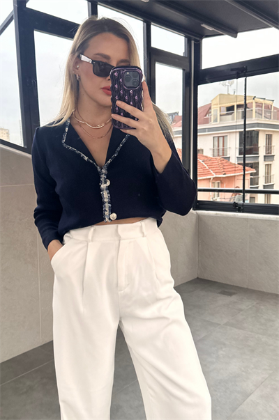 Tüvit Süslemeli Özel İşleme Düğmeli Lacivert Hırka