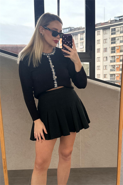 Tüvit Süslemeli Özel İşleme Düğmeli Siyah Hırka