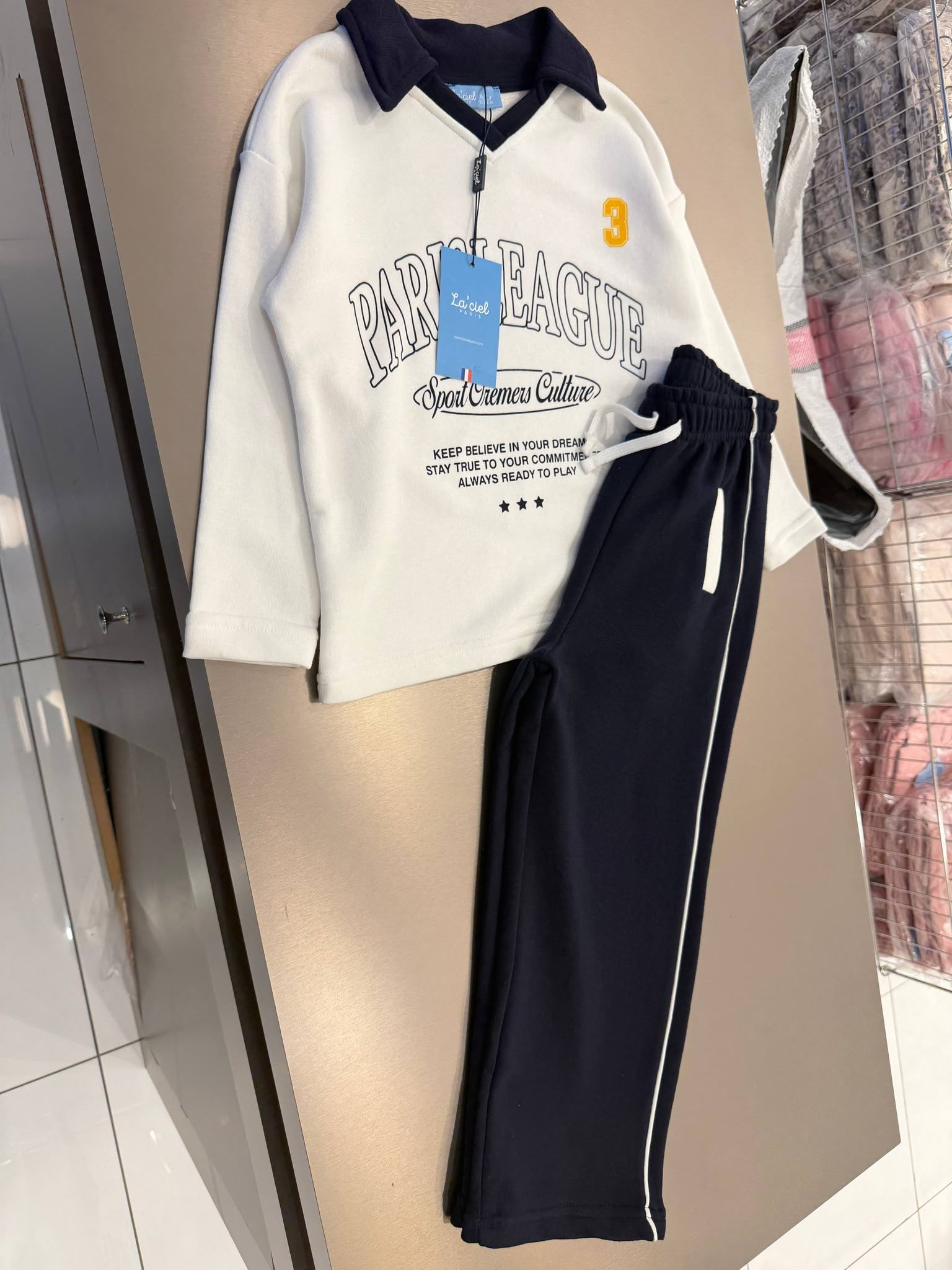 Kız Çocuk Lacivert Yaka Detaylı Paris Baskılı Sweatshirt Ve Şeritli Eşofman Altı Takım