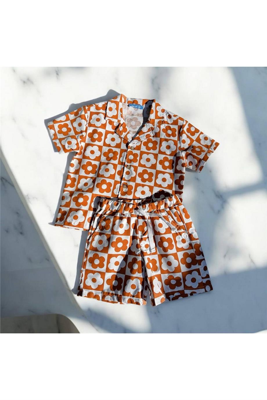 Kız Çocuk Yeni Sezon Çiçek Desenli Dokuma Kumaş Alt-Üst Takım Kahverengi