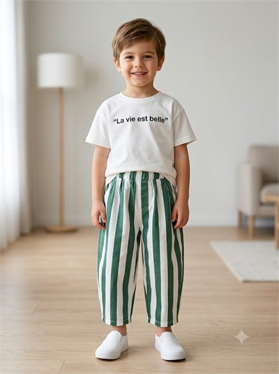 Erkek Çocuk Çizgili Denim Pantolon Kombini - Dikey Çizgili Balon Fit Pantolon ve Bisiklet Yaka Pamuklu Tişört Alt Üst Takım