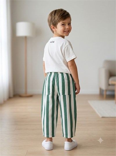 Erkek Çocuk Çizgili Denim Pantolon Kombini - Dikey Çizgili Balon Fit Pantolon ve Bisiklet Yaka Pamuklu Tişört Alt Üst Takım