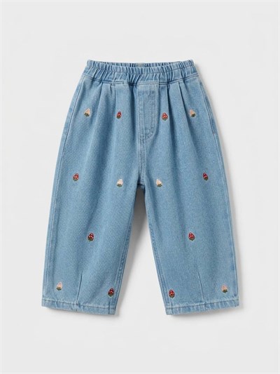 Kız Çocuk Çilek Desenli Jean Balon Pantolon ve Bisiklet Yaka Beyaz T-Shirt İkili Takım