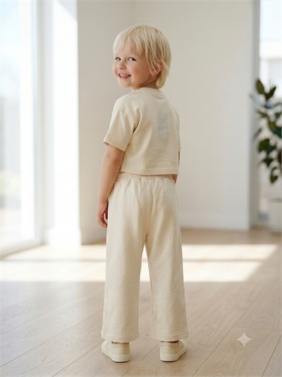Kız Çocuk Krem İkili Takım - Yazılı Basic Crop T-Shirt ve Lastikli Rahat Kesim Pantolon Alt Üst Set