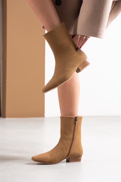 CARLA Taba Süet Görünümlü Düşük Topuk Kadın Bot – Rahat Giyim , Zarif Tasarım