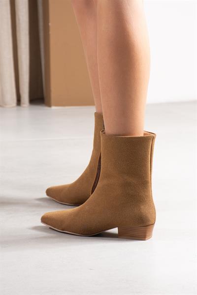 CARLA Taba Süet Görünümlü Düşük Topuk Kadın Bot – Rahat Giyim , Zarif Tasarım