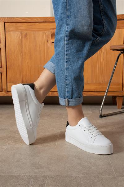 LİKA Beyaz-Siyah Suni Deri Kadın Sneakers