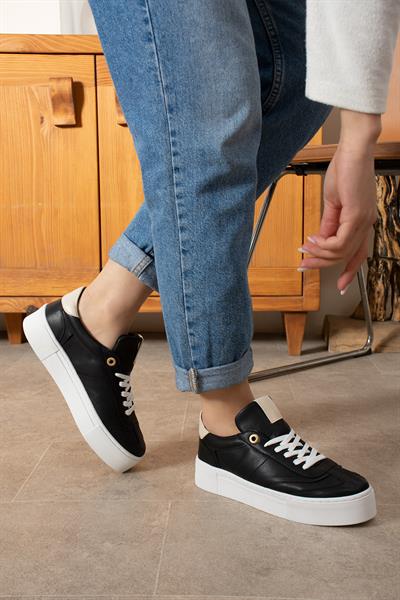 LİKA Siyah-Bej Suni Deri Kadın Sneakers
