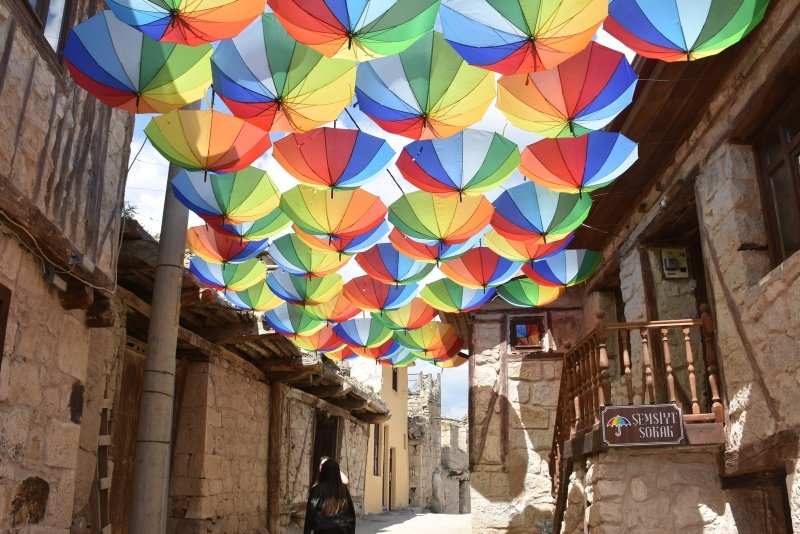 Ayazini Köyü ve Kaya Mezarları