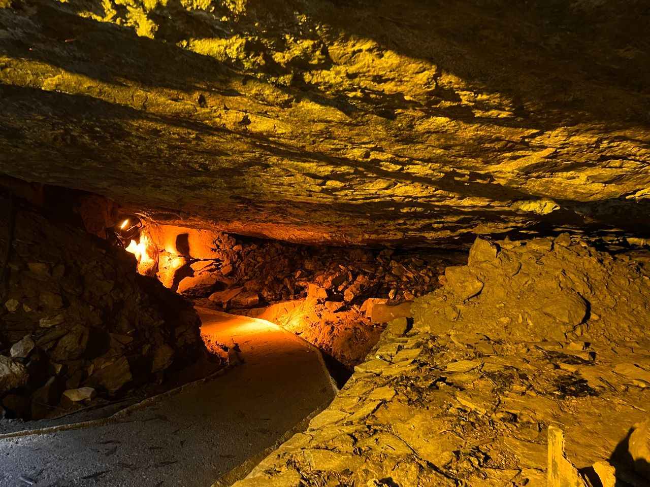 Fakıllı Mağarası