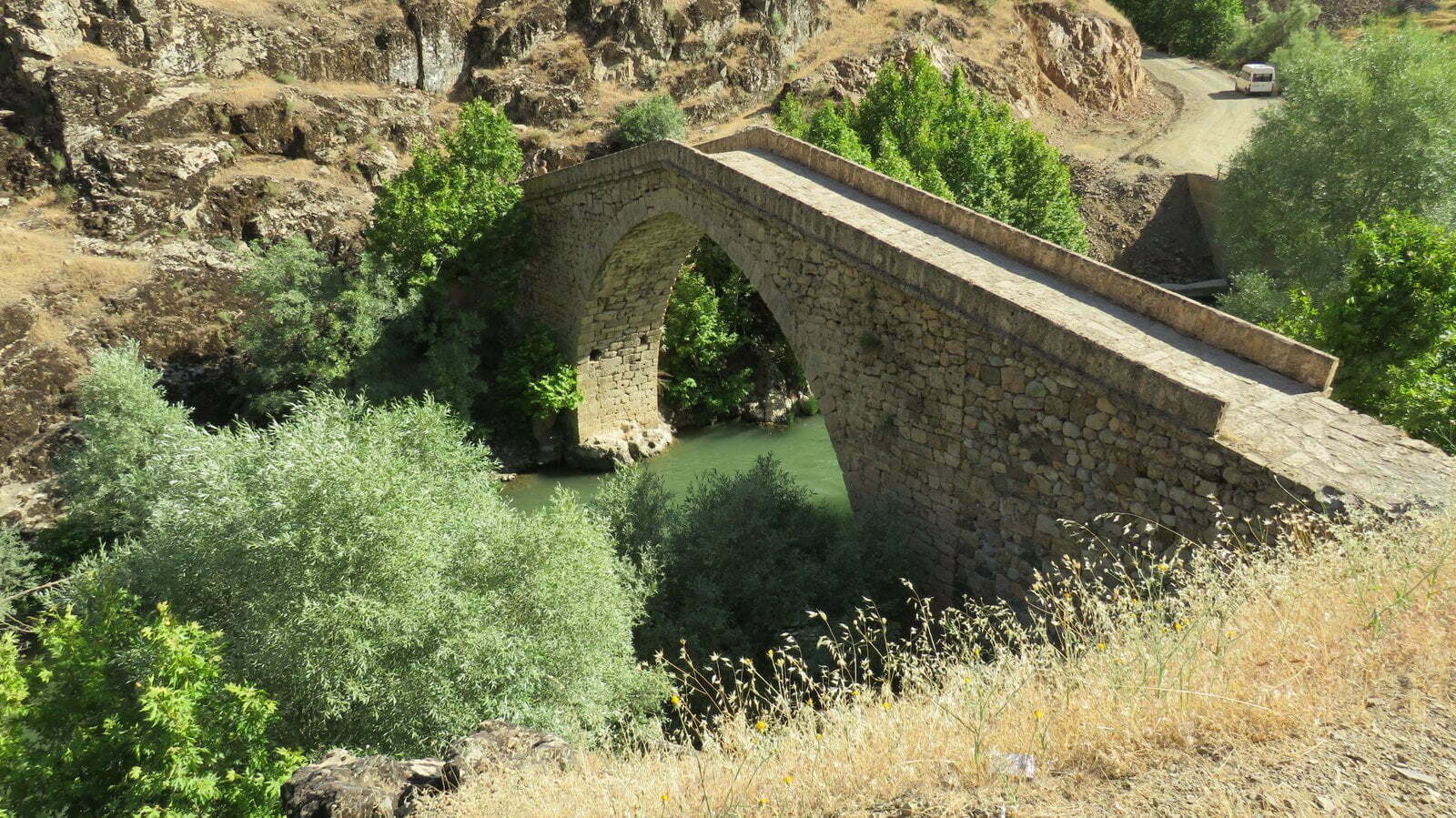 Şemdinli Taş Köprü