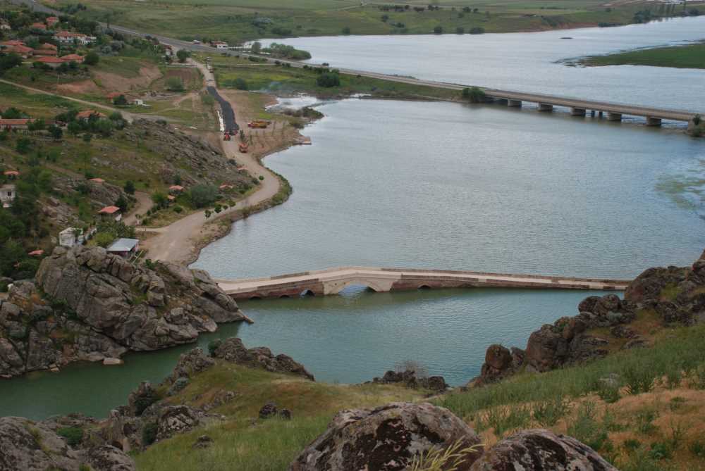 Tarihi Çeşnigir Köprüsü ve Kanyonu