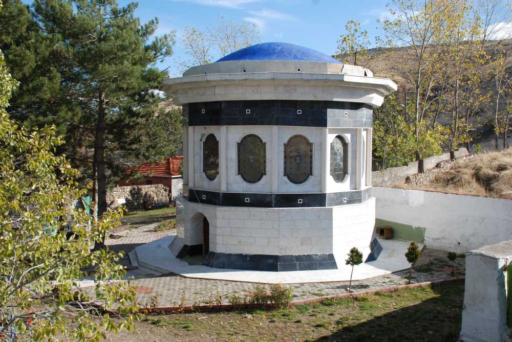 Haydar Sultan Camisi ve Türbesi