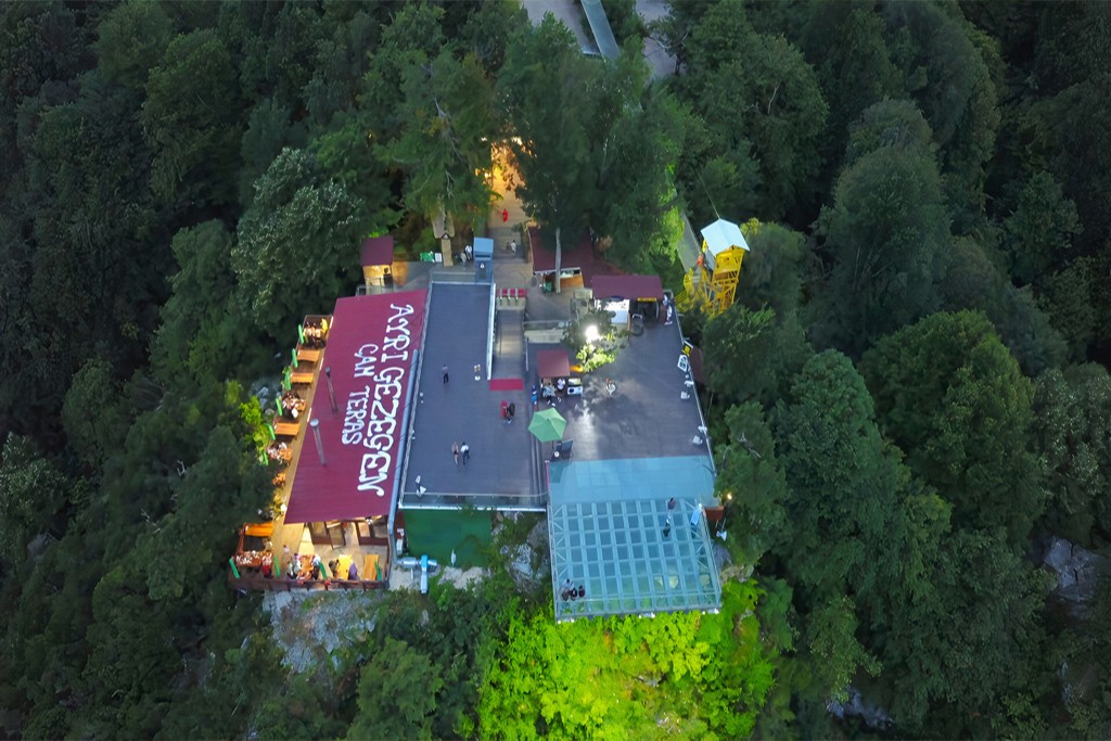 Ayrı Gezegen Cam Terası