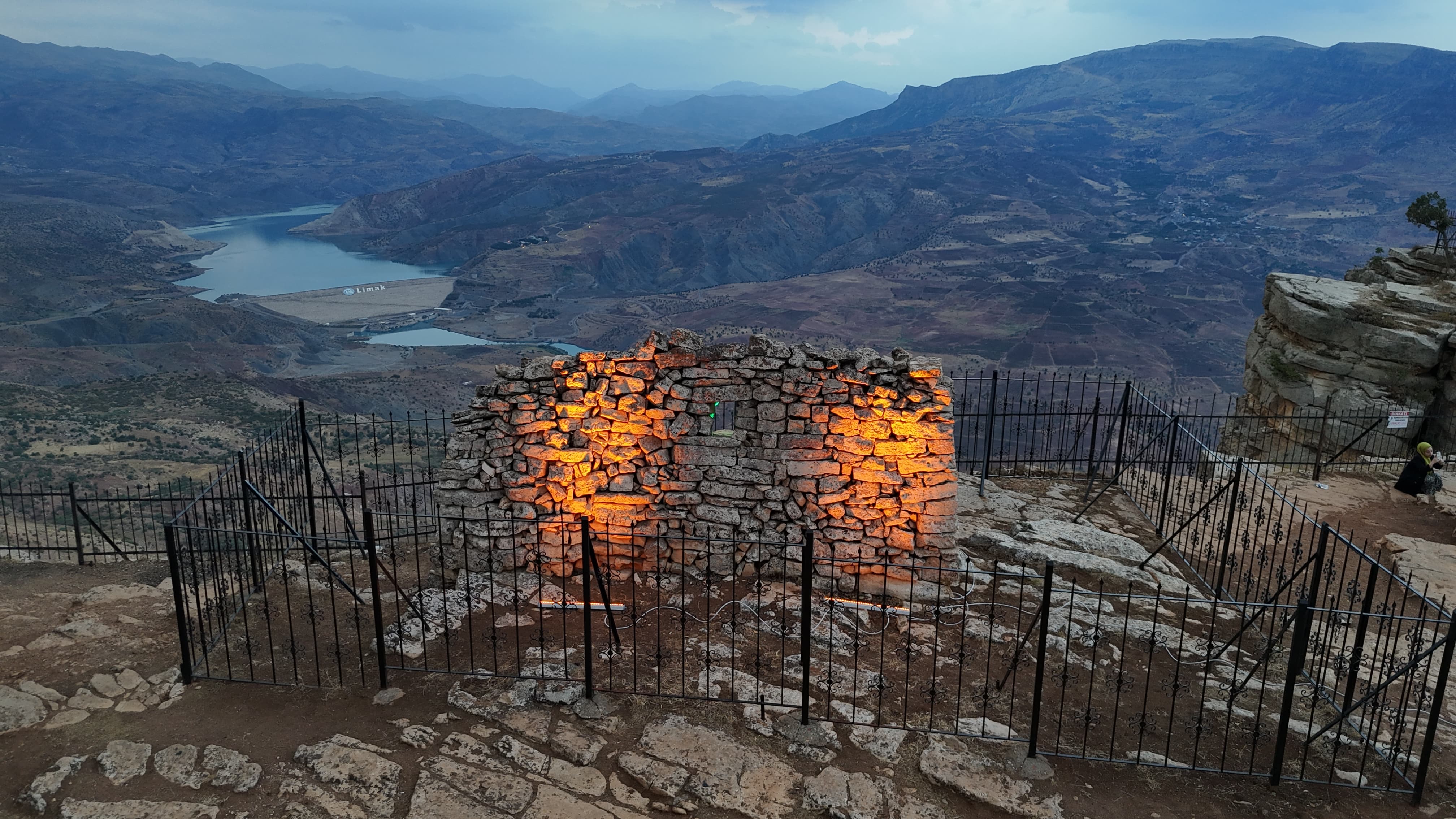 Kalatül Üstad Kalesi