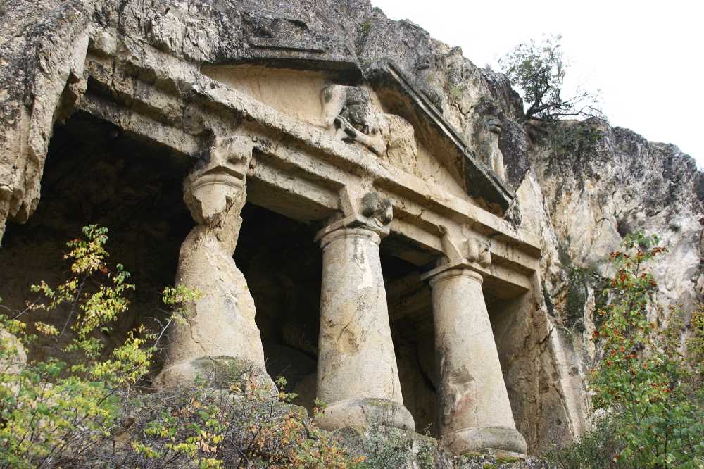 Salar Köyü Kaya Mezarı