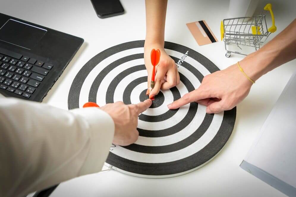 Hedef Pazar ve Tüketici Davranışları