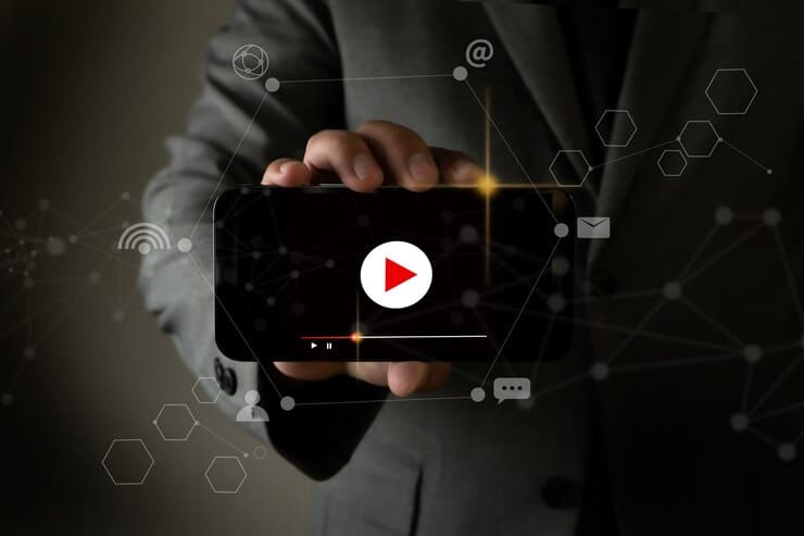 Netflix, YouTube ve Spotify: Yapay Zeka ile Kişiselleştirilmiş Öneriler