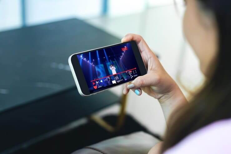 Netflix, YouTube ve Spotify: Yapay Zeka ile Kişiselleştirilmiş Öneriler