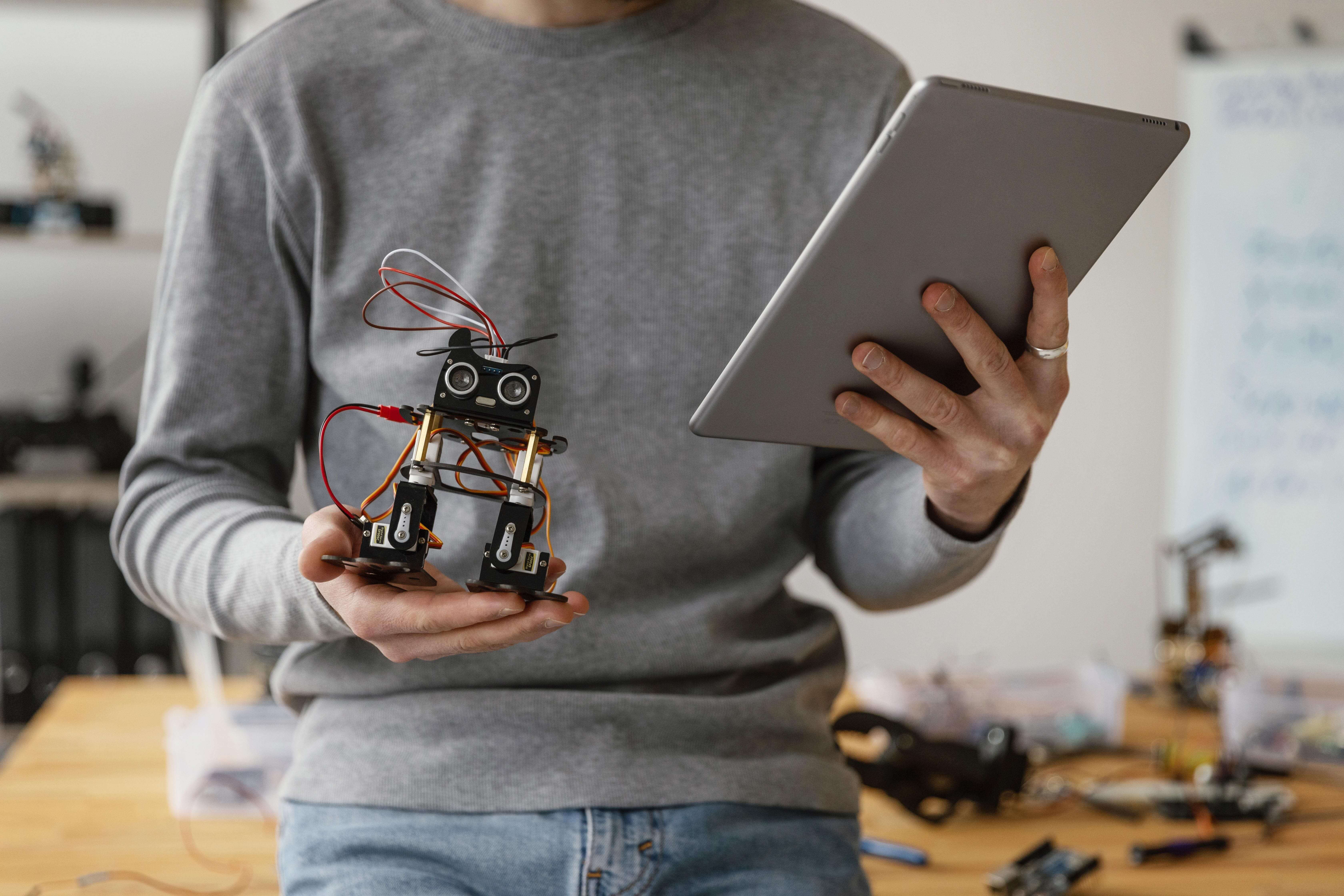 IoT ve Akıllı Eğitim: Öğrenme Süreçlerini Geliştirmek