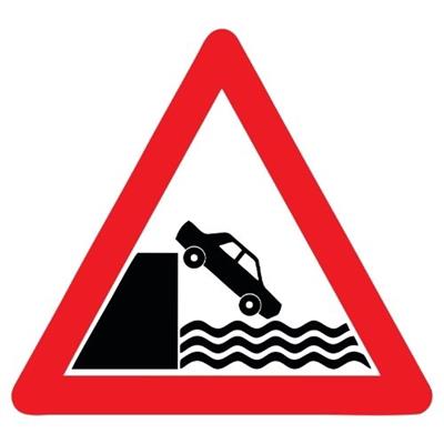 Deniz Ve Nehir Kıyısında Biten Yol Levhası T-6