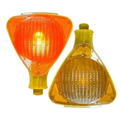 Üçgen Sarı Solar Flaşörlü 75 cm Delinatör Seti2076-9500Üçgen Sarı Solar Flaşörlü 75 cm Delinatör Seti