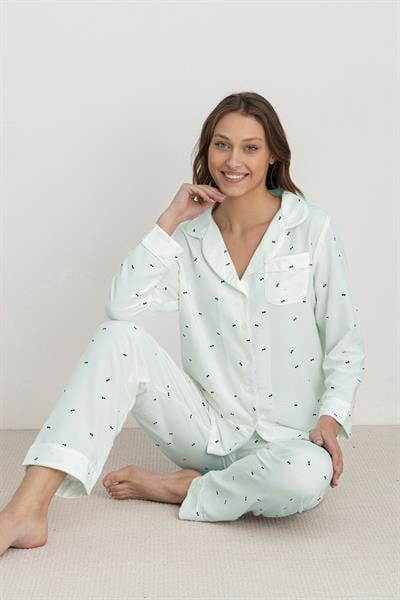 Dofi Kadın Su Yeşili Papyon Desenli Pijama Takımı – Uzun Kollu, Düğmeli, Cep ve Manşet Detaylı