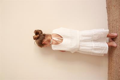 Beyaz Brodeli Sırt Bağlamalı Kız Takım