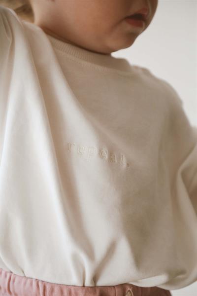 Beyaz Nakışlı Oversize  Uzun Kollu T-shirt