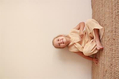 Fularlı Pastel Sarı Çizgili Çapraz Şerit Detaylı Müslin Takım