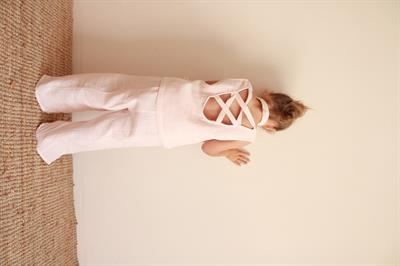 Fularlı Pembe Çizgili Çapraz Şerit Detaylı Müslin Takım