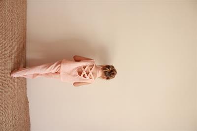 Fularlı Turuncu Çizgili Çapraz Şerit Detaylı Müslin Takım