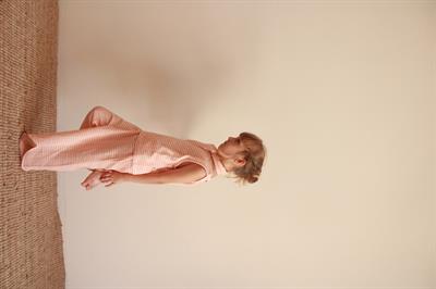 Fularlı Turuncu Çizgili Çapraz Şerit Detaylı Müslin Takım