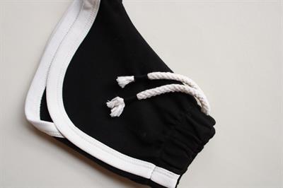 Siyah Biyeli Bağcıklı Şort